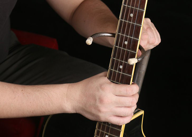 تعویض سیم گیتار آکوستیک - مرحله اول
